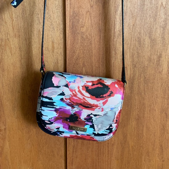 Kate Spade New York Laurel Way Printed Carsen Blurry Floral Leather Crossbody - Picture 1 of 3